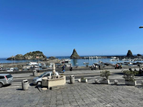 Acitrezza Sea house